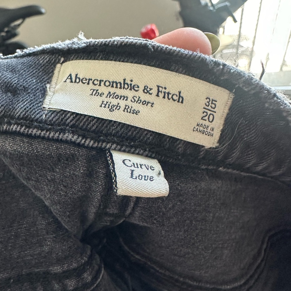 Abercrombie black high rise mom short curve love size 20